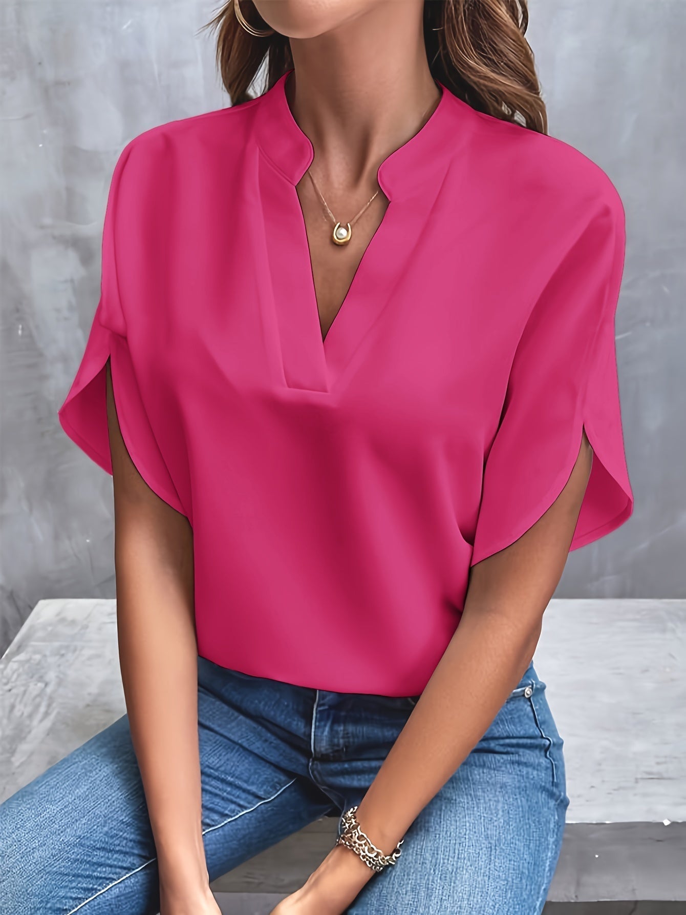 RELAXED V-NECK BLOUSE – CASUAL ELEGANCE WITH A COMFORTABLE FIT!