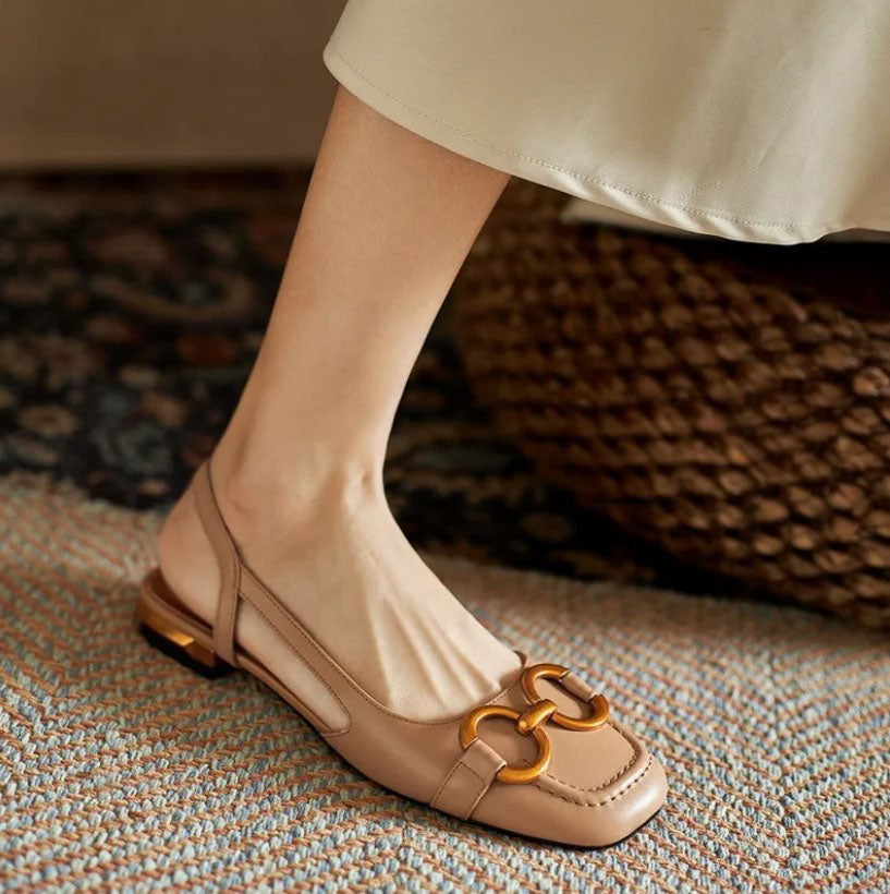 BUCKLE SANDALS – STYLE MEETS COMFORT!