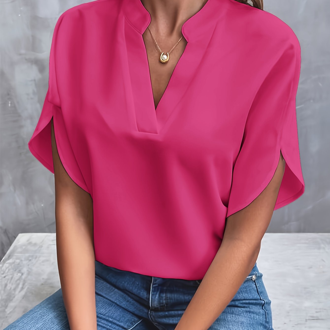 RELAXED V-NECK BLOUSE – CASUAL ELEGANCE WITH A COMFORTABLE FIT!