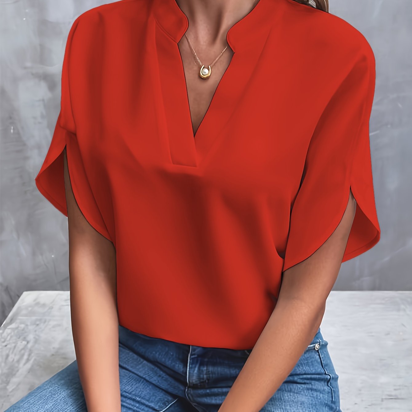 RELAXED V-NECK BLOUSE – CASUAL ELEGANCE WITH A COMFORTABLE FIT!