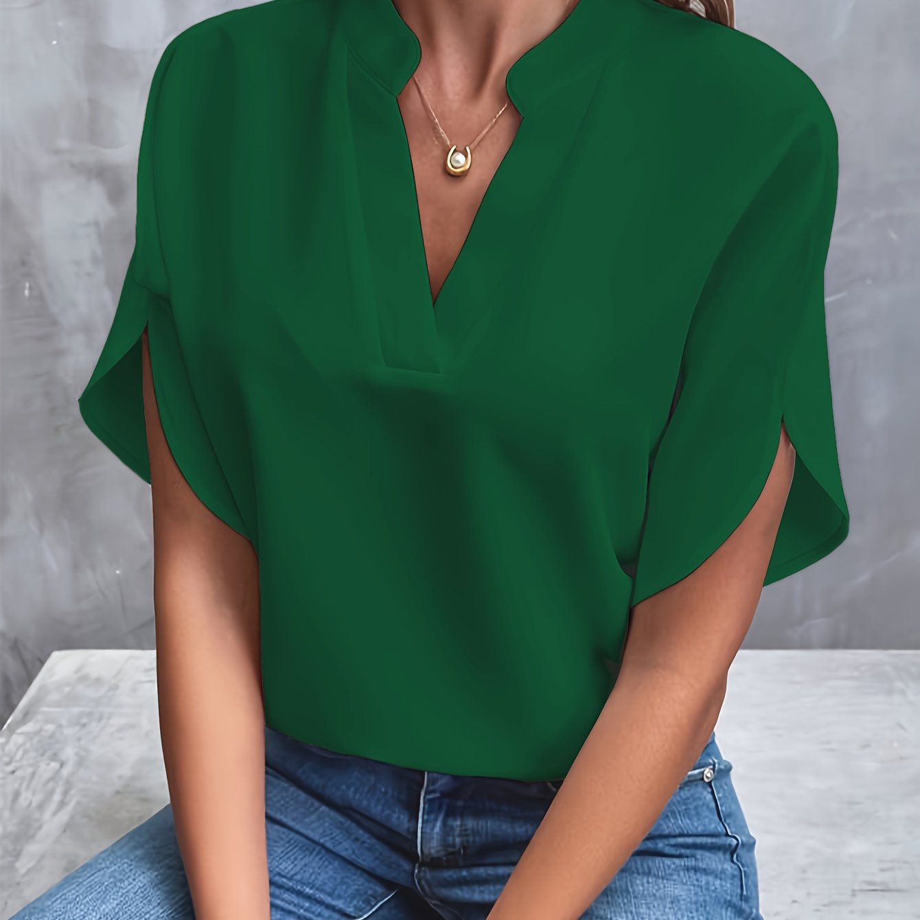 RELAXED V-NECK BLOUSE – CASUAL ELEGANCE WITH A COMFORTABLE FIT!